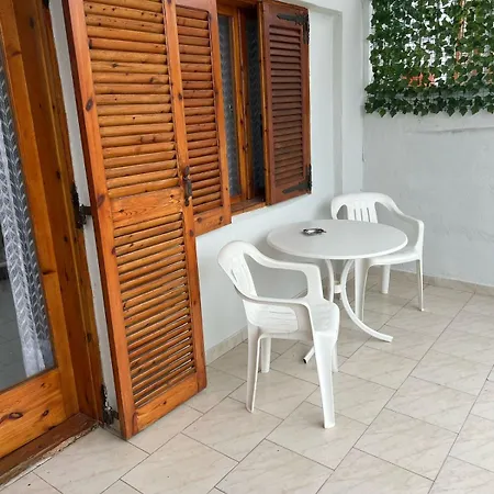 Christos Apartment Nea Vrasna