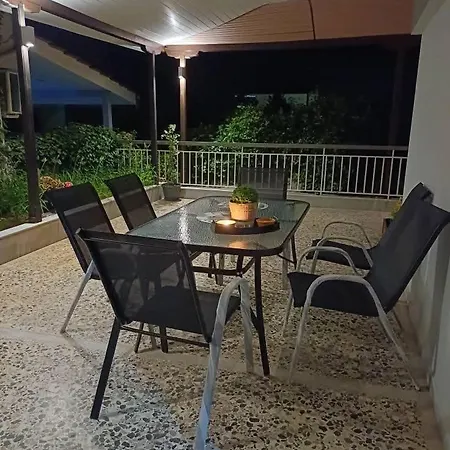 Christos Appartement *